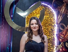 В Благовещенске в танце закружились более сотни студентов