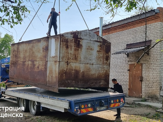 Больше 30 незаконно построенных гаражей вывезли с улиц Благовещенска с начала года