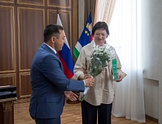 В Благовещенске чествовали известных благовещенцев — Елену Пастухову и Василия Семёнова. Они стали наставниками месяца