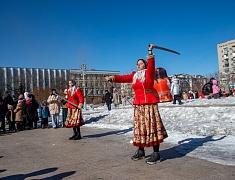 Благовещенцы проводили зиму блинами и хороводами