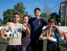 В Благовещенске юные футболисты сыграли на всесезонном корте на Нагорной