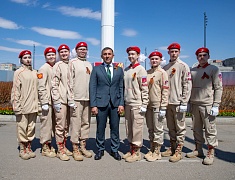 В амурской столице в преддверии Дня Победы подняли Копию Знамени Победы