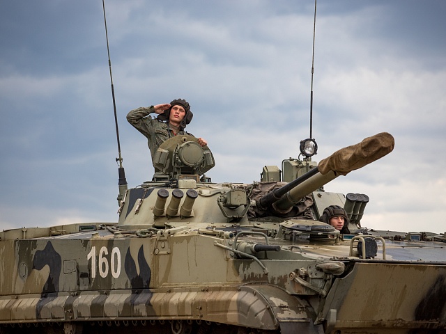 Можно ли заменить службу по призыву на службу по контракту? Отвечают в военкомате