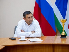 Встреча мэра Олега Имамеева с тренерским составом и футболистами ФК "Благовещенск"