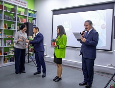 Мэр Благовещенска Олег Имамеев поздравил работников сферы культуры с завершением года