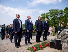 В день города прошли торжественные церемонии возложения цветов