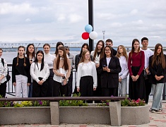 Коллективную свадьбу провели на берегу Зеи в Благовещенске