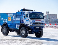 Автомобильные гонки в рамках Международного российско-китайского фестиваля зимних видов спорта