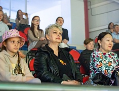 Юные благовещенские фигуристы представили программу «Помним сердцем», посвященную Дню Победы