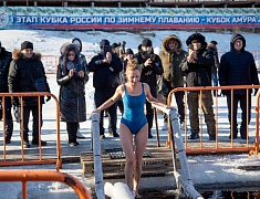  Благовещенцы окунулись в прорубь на Крещение