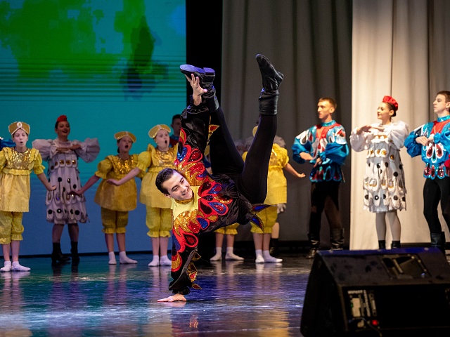 Зарисовки из жизней влюбленных девушек, любящих жён, заботливых матерей: жительниц амурской столицы поздравили с наступающим Международным женским днём