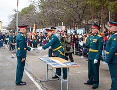 Мэр Благовещенска Олег Имамеев поздравил выпускников ДВОКУ с окончанием учебы