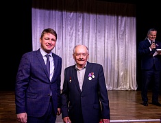 Знаки «50 лет Байкало-Амурской магистрали» вручили благовещенцам