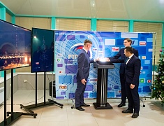 Мэр Благовещенска Олег Имамеев принял участие в запуске подсветки телебашни