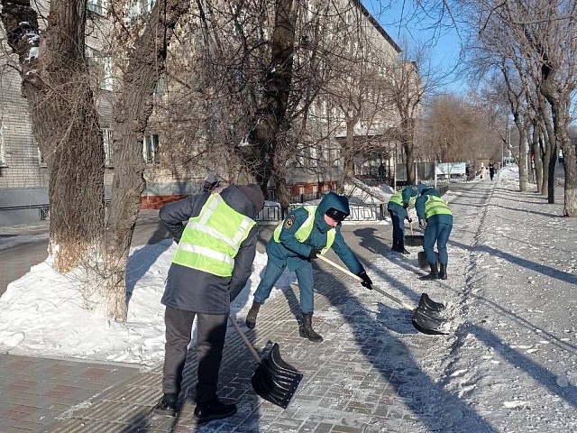 Молодежь Благовещенска вновь помогает городу бороться со снегом