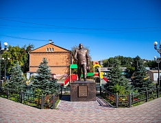 Мэр Олег Имамеев провел выездное совещание по обращениям граждан в сквере Кузнецова