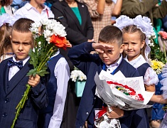 Мэр Олег Имамеев побывал на линейках в нескольких городских школах