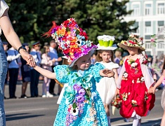 Бал цветов и Семейный бал украсили Благовещенск