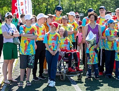 Забег «Я могу» собрал на стадионе «Юность» сотню ребят с ограниченными возможностями здоровья