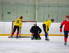 В Благовещенске провели турнир по хоккею с мячом в память об участнике спецоперации