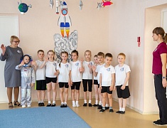 В преддверии Дня космонавтики в «космической обсерватории» прошло первое занятие с воспитанниками детского сада № 68