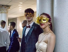 В Благовещенске в танце закружились более сотни студентов