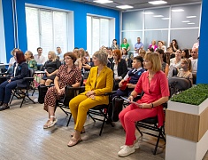 В областной библиотеке открыли выставку рисунков и подвели итоги конкурса «Нам дороги эти позабыть нельзя»