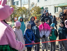 В Благовещенске открыли ещё 3 обновлённые детские площадки